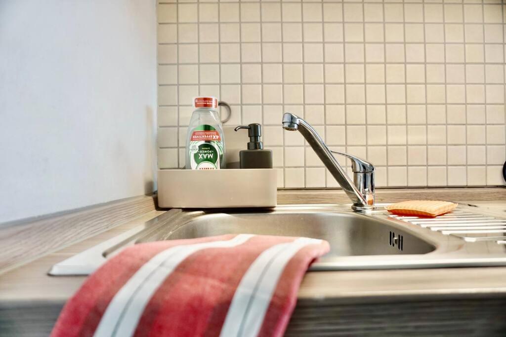 Stylisches Studio Mit Privatem Stellplatz Wenige Minuten Von Der Innenstadt & Mosel Coblenza Esterno foto